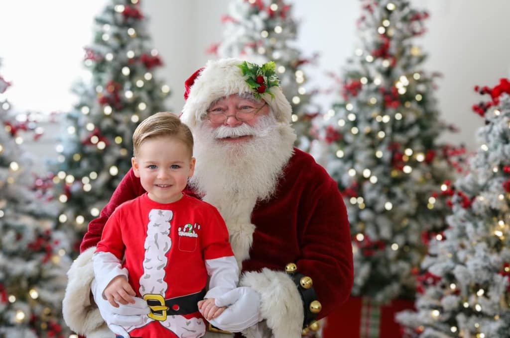 Lancaster - PHOTOS w/ SANTA now booking! 📸🎅 Our 11th year of mini ...