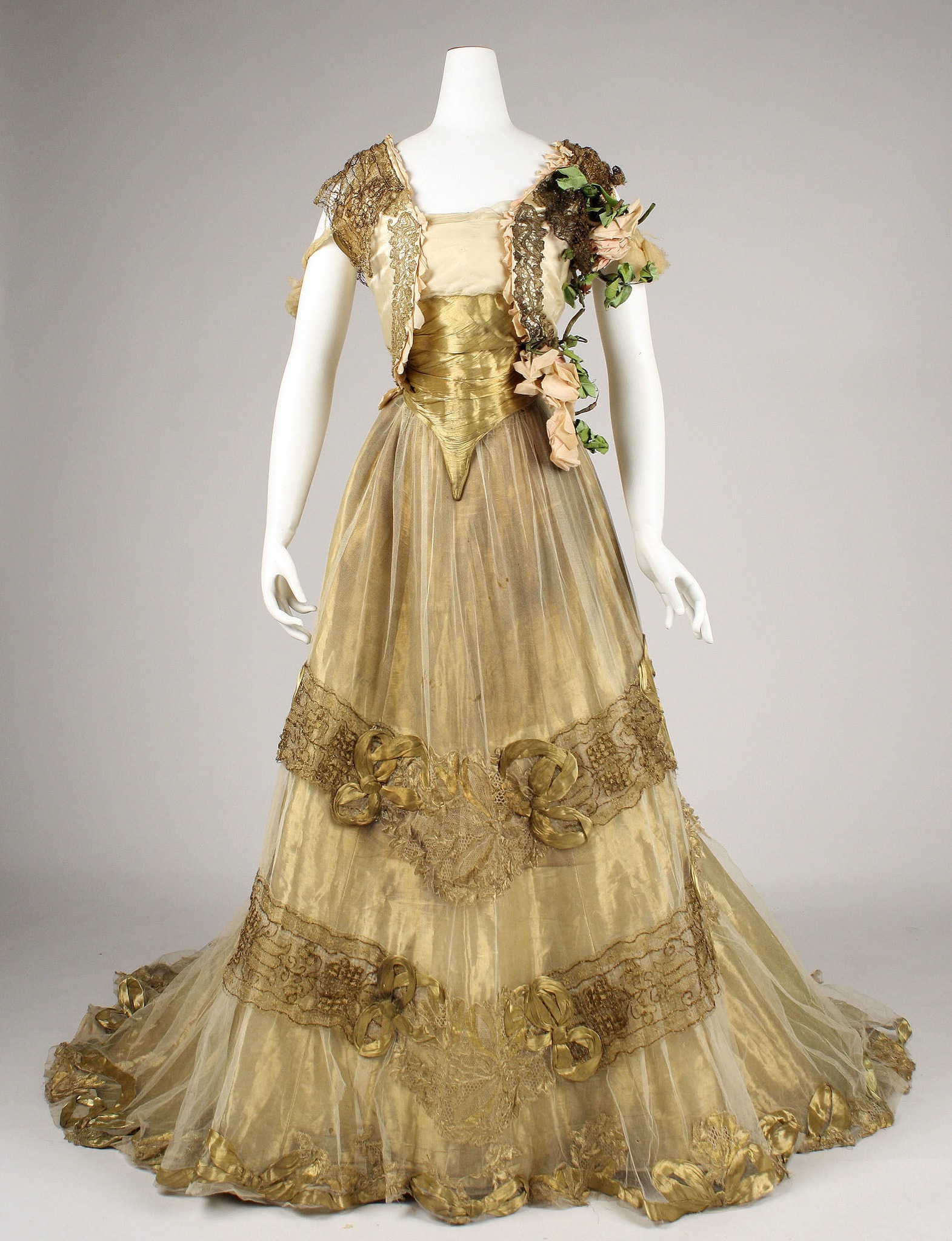 cloth of gold dress Luxurious evening gown design with Details * Metallic gold