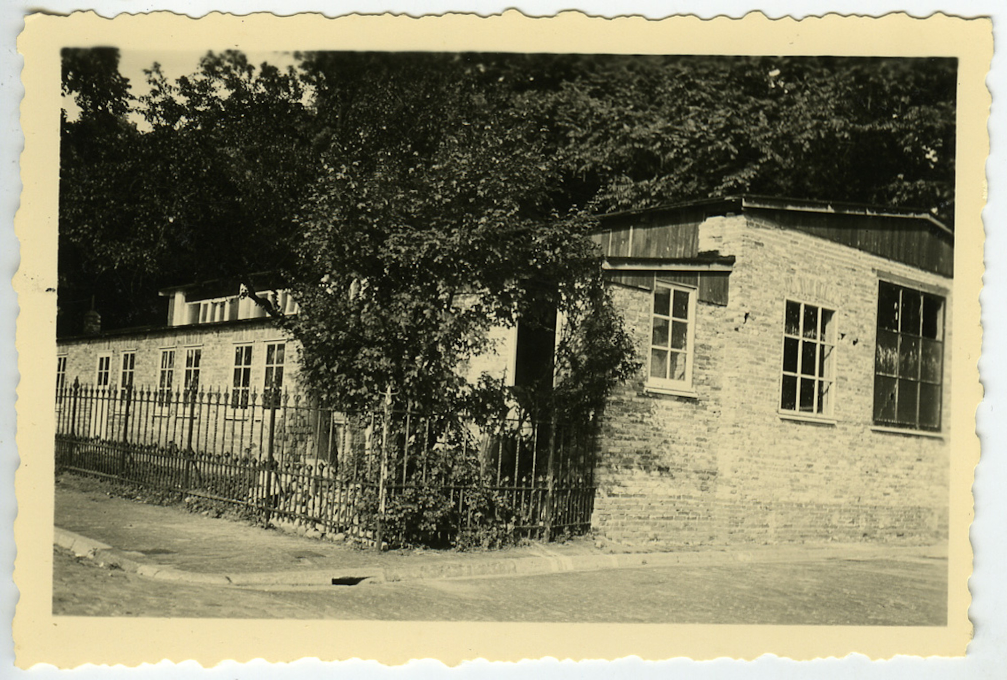 Oud-Arnhem - Foto 5 Ansichtkaart uit 1920 met van links naar rechts ...
