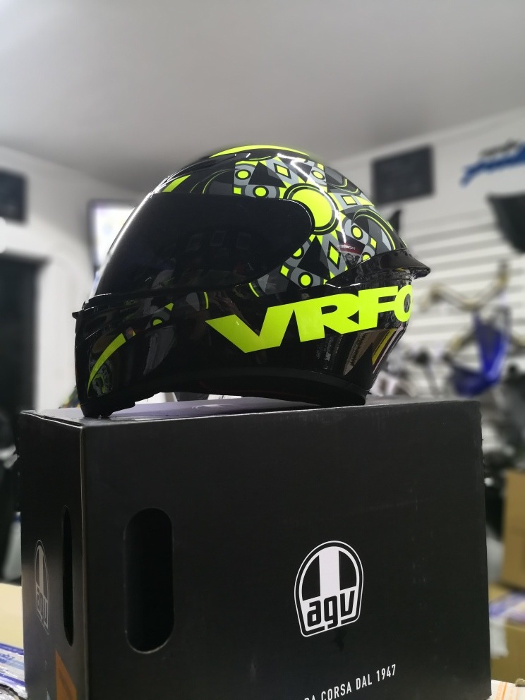 agv k1 flavum vr46 The helmet is designed for unisex riders and is available in grey color Valentino Rossi K1 Flavum 46