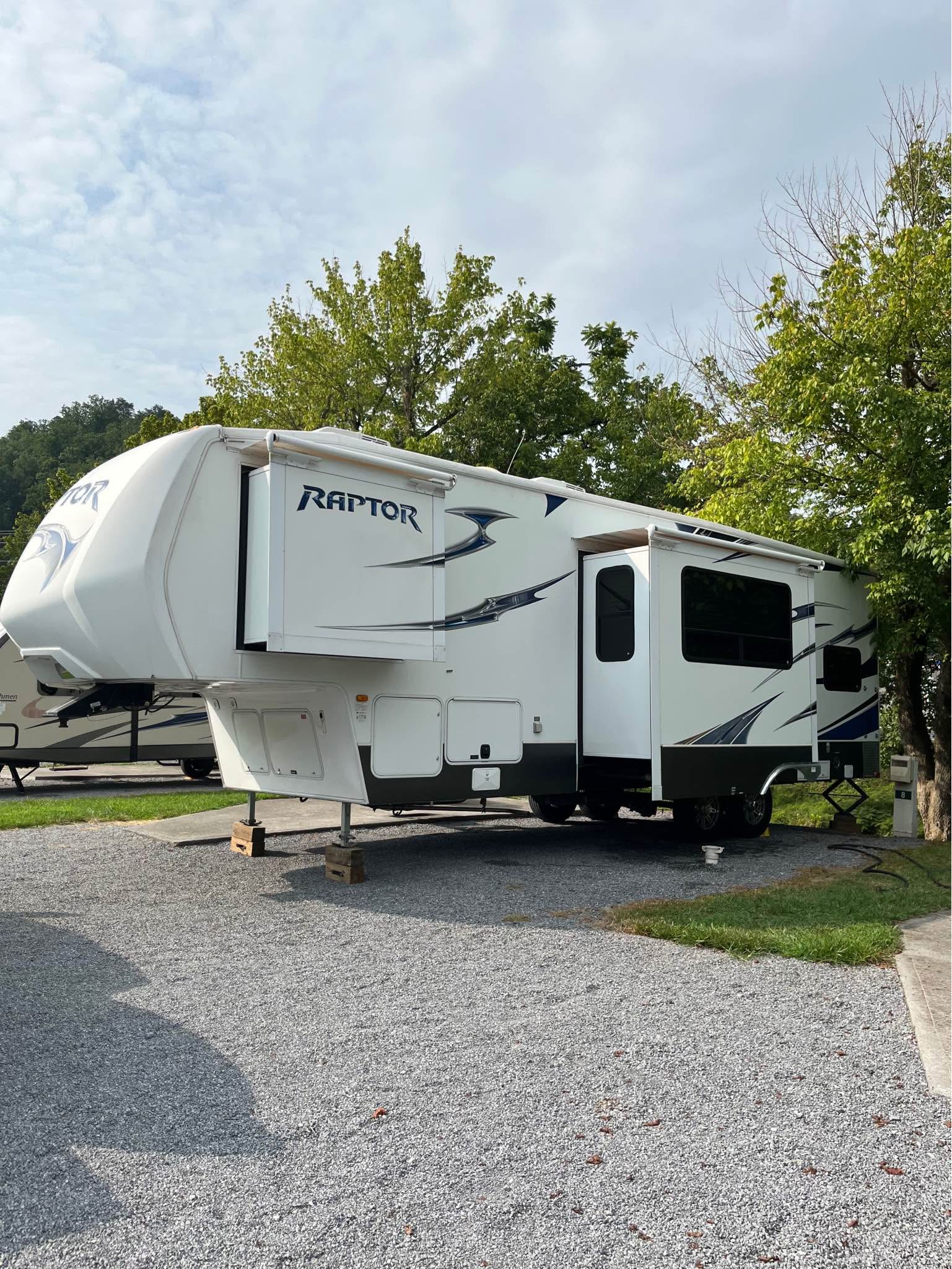 2011 Raptor Toy Hauler Fifth Wheel Camper - RVs & Campers - Morristown ...