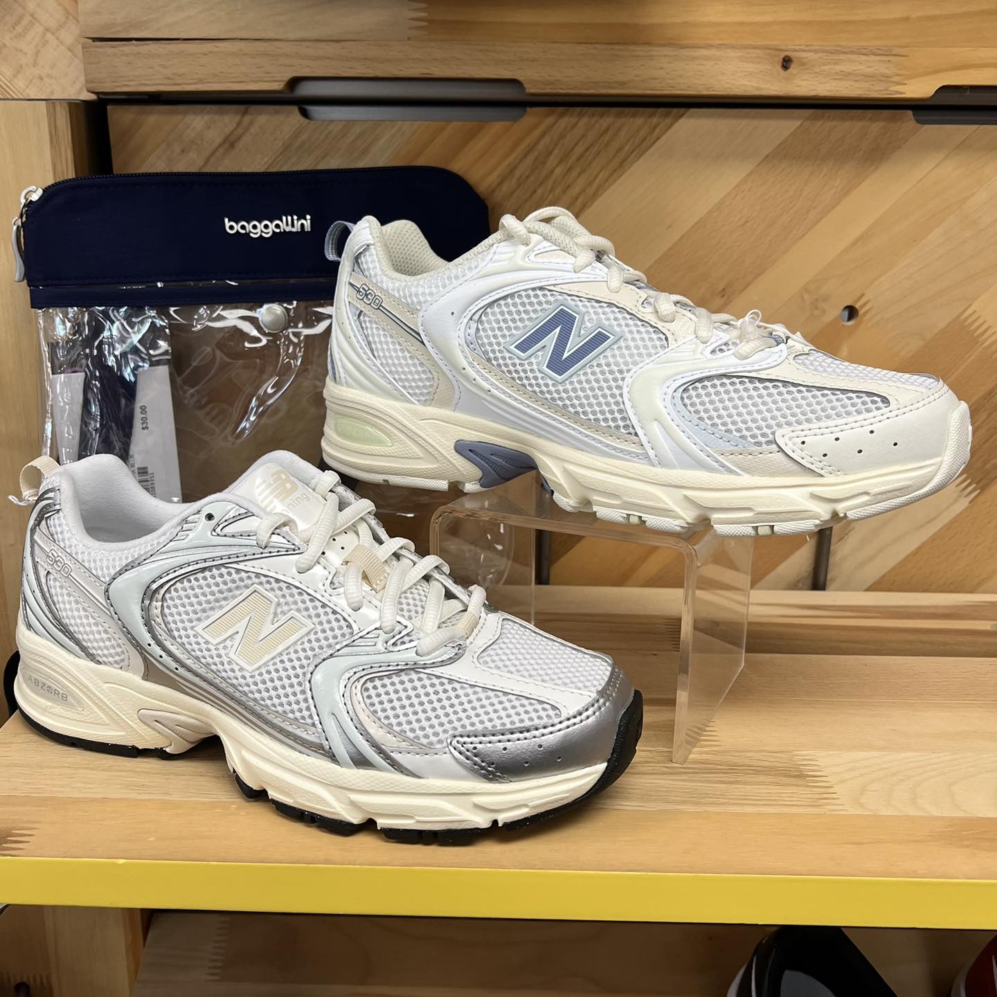 New Balance 530 (Silver Metallic / Moonbeam) Product SKU: MR530RS 