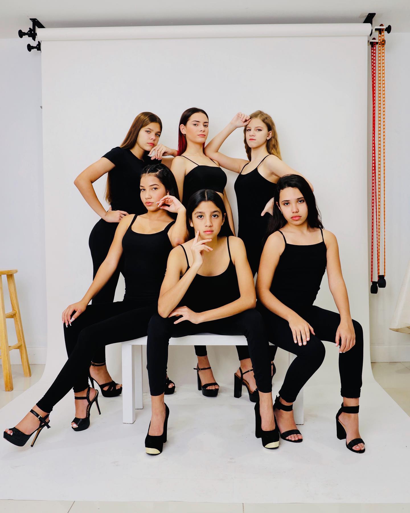 Y aquí tenemos parte de nuestro... - House Of Top Models