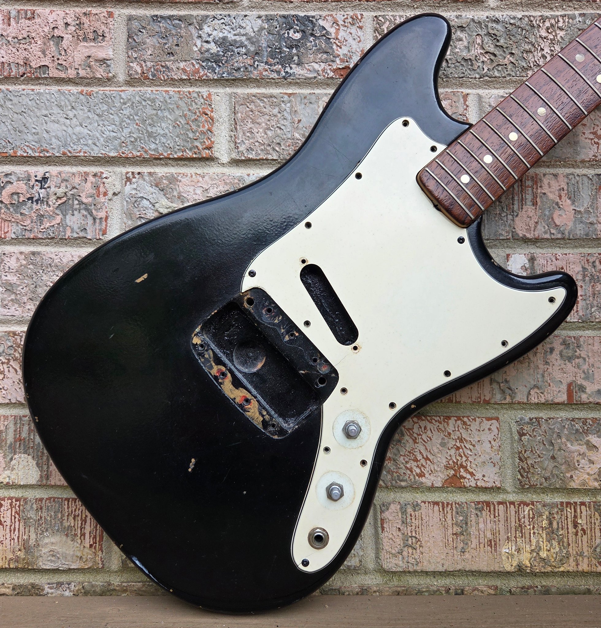 Vintage Fender Bronco guitar review and photos