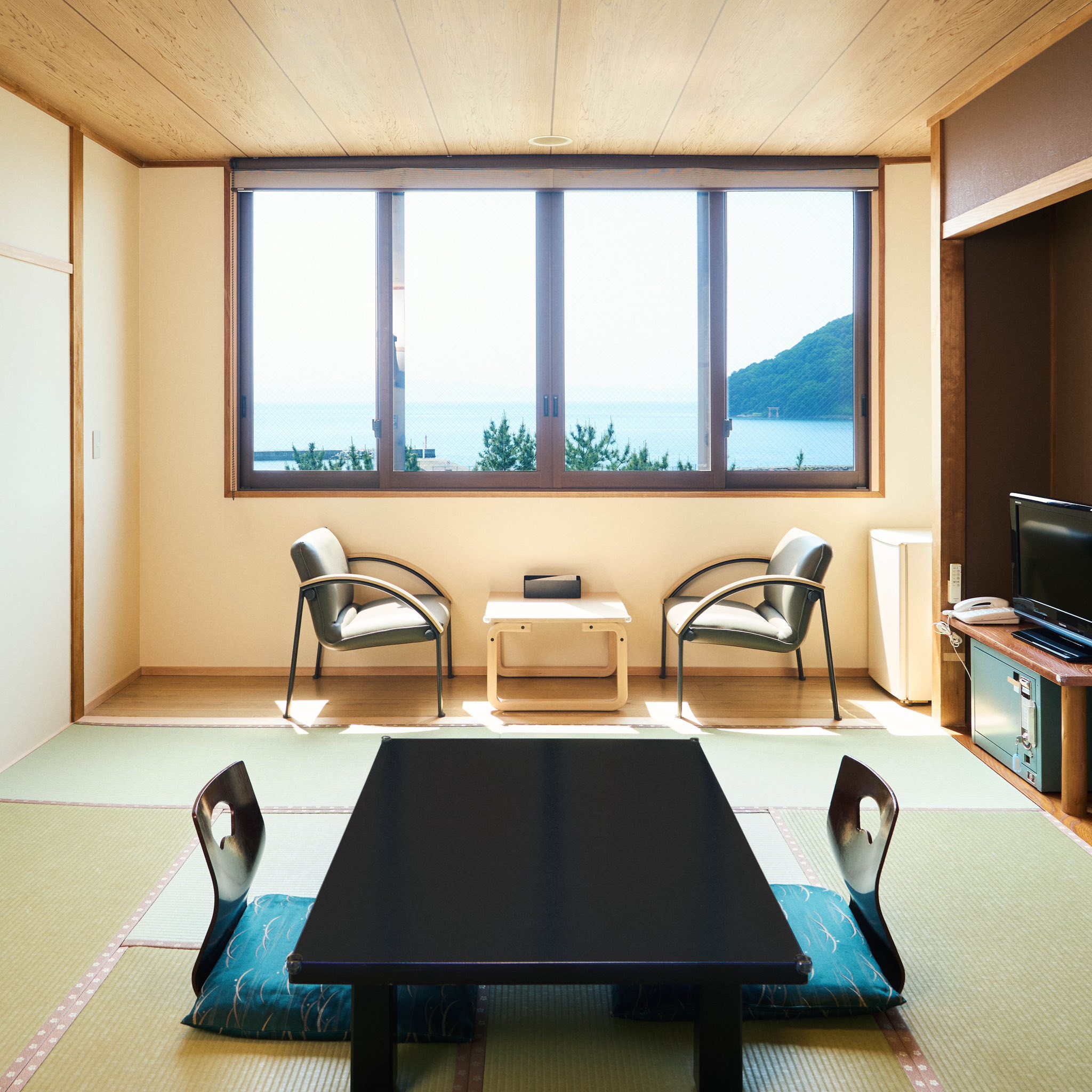 ホテル秋田屋 - 【お部屋紹介】海と湯の島が見える和室で、ゆったりとお過ごしください。 #ホテル秋田屋 #浅虫温泉 #温泉旅館 #海が見える ...