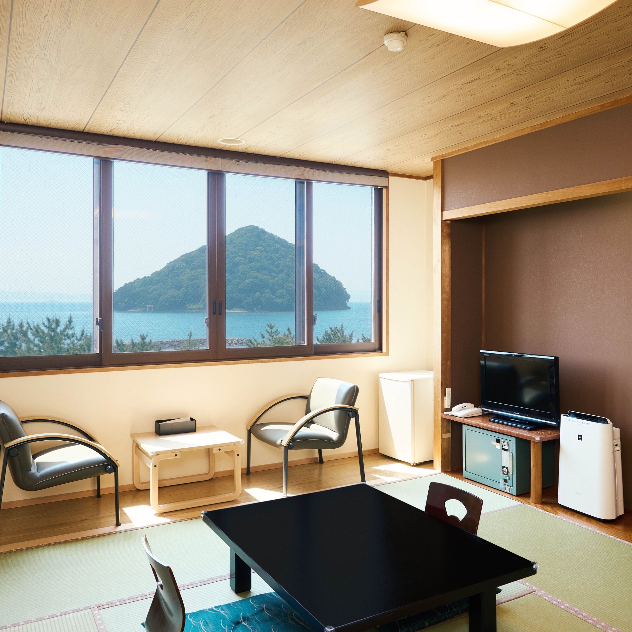 ホテル秋田屋 - 【お部屋紹介】海と湯の島が見える和室で、ゆったりとお過ごしください。 #ホテル秋田屋 #浅虫温泉 #温泉旅館 #海が見える ...