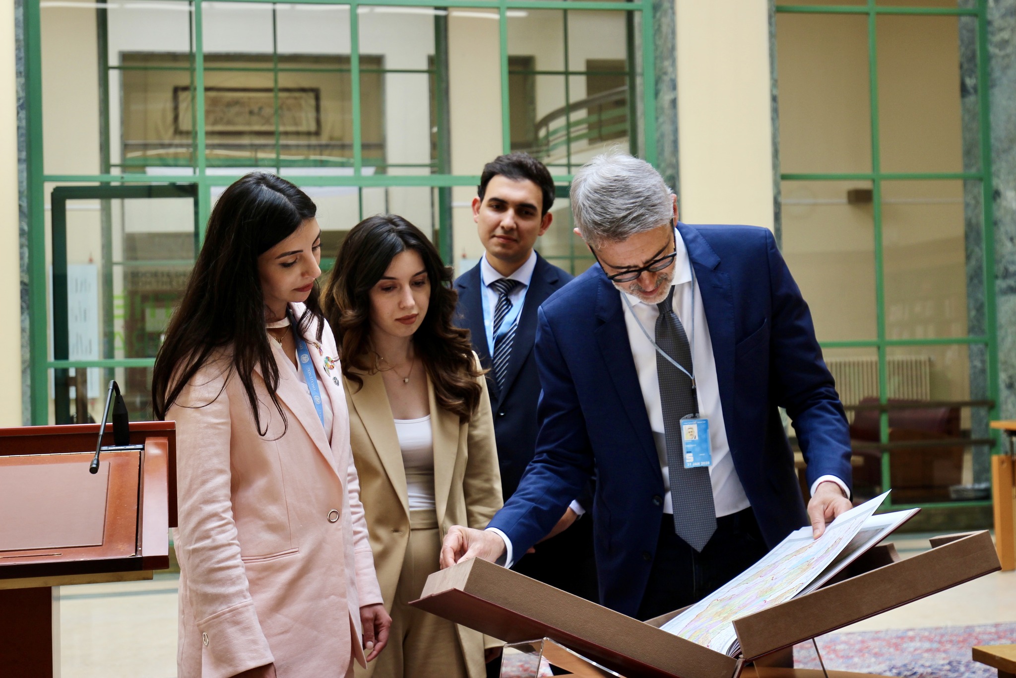 United Nations... - United Nations Library&Archives Geneva