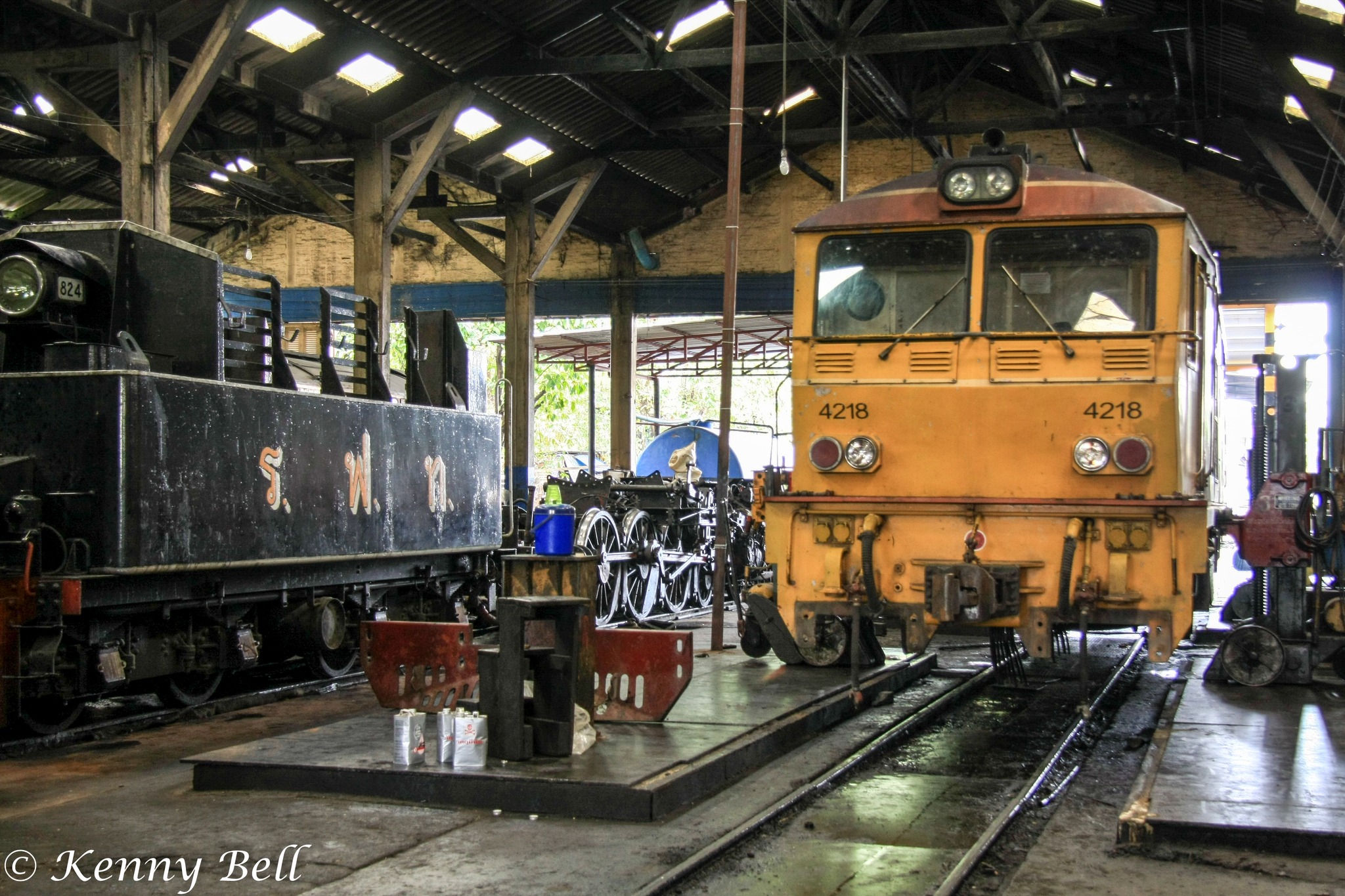 Alstom 4218 on jacks next to Pacific 824 at Thon Buri depot on