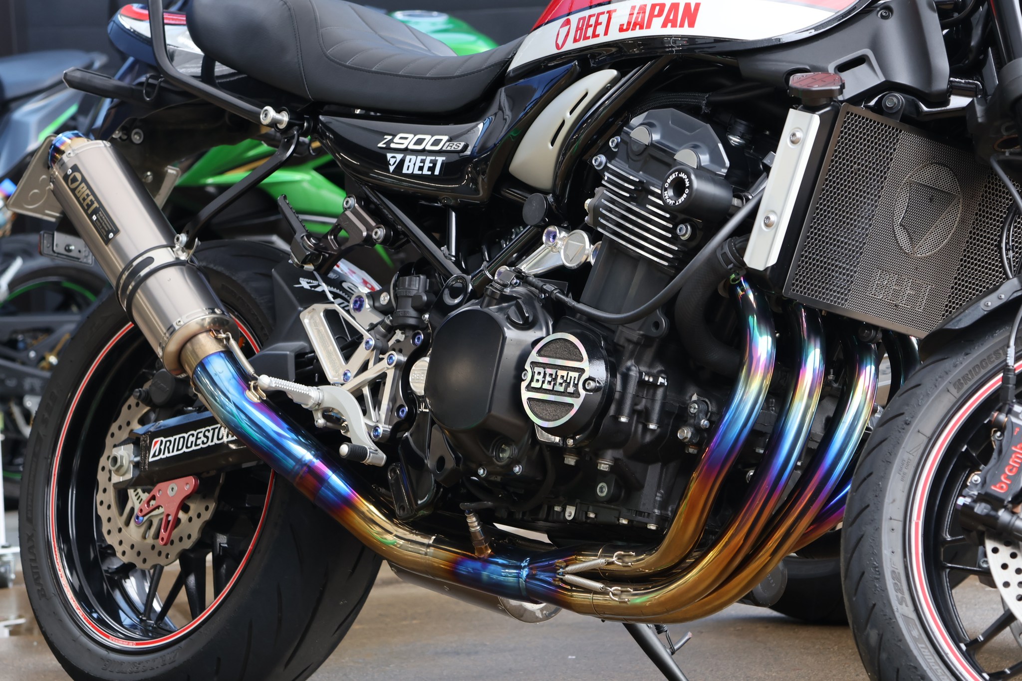 BEET JAPANさんのカスタム展示 】 ・Z900RS ・Ninja ZX-4R SE 定番