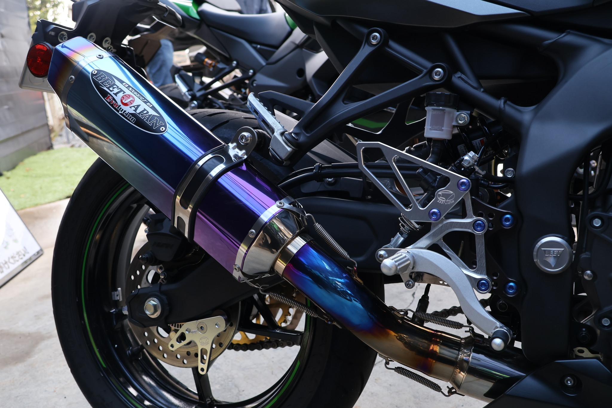 BEET JAPANさんのカスタム展示 】 ・Z900RS ・Ninja ZX-4R SE 定番