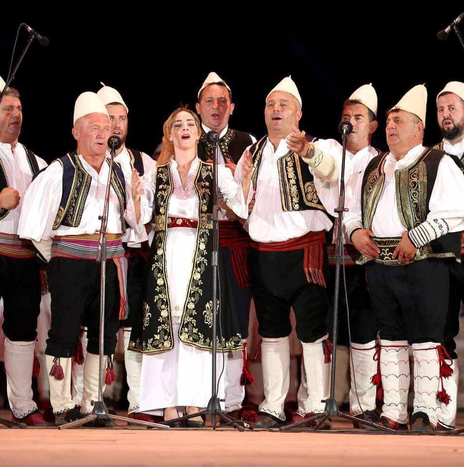 Tek miku ynë Numani në Vlorë, për të darkuar pas koncertit në Bulevard ...