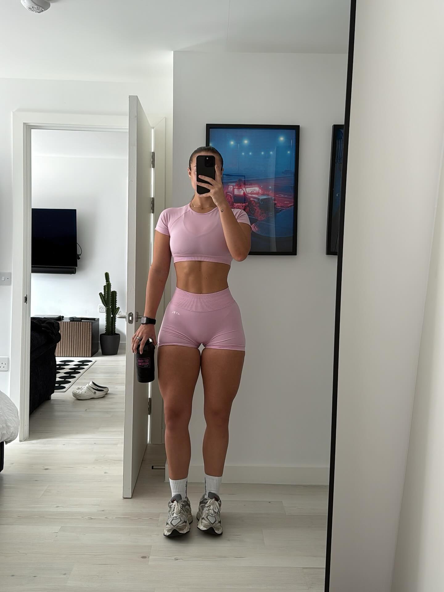On Wednesdays we wear pink 🌸 📸: @annabellechristiee
