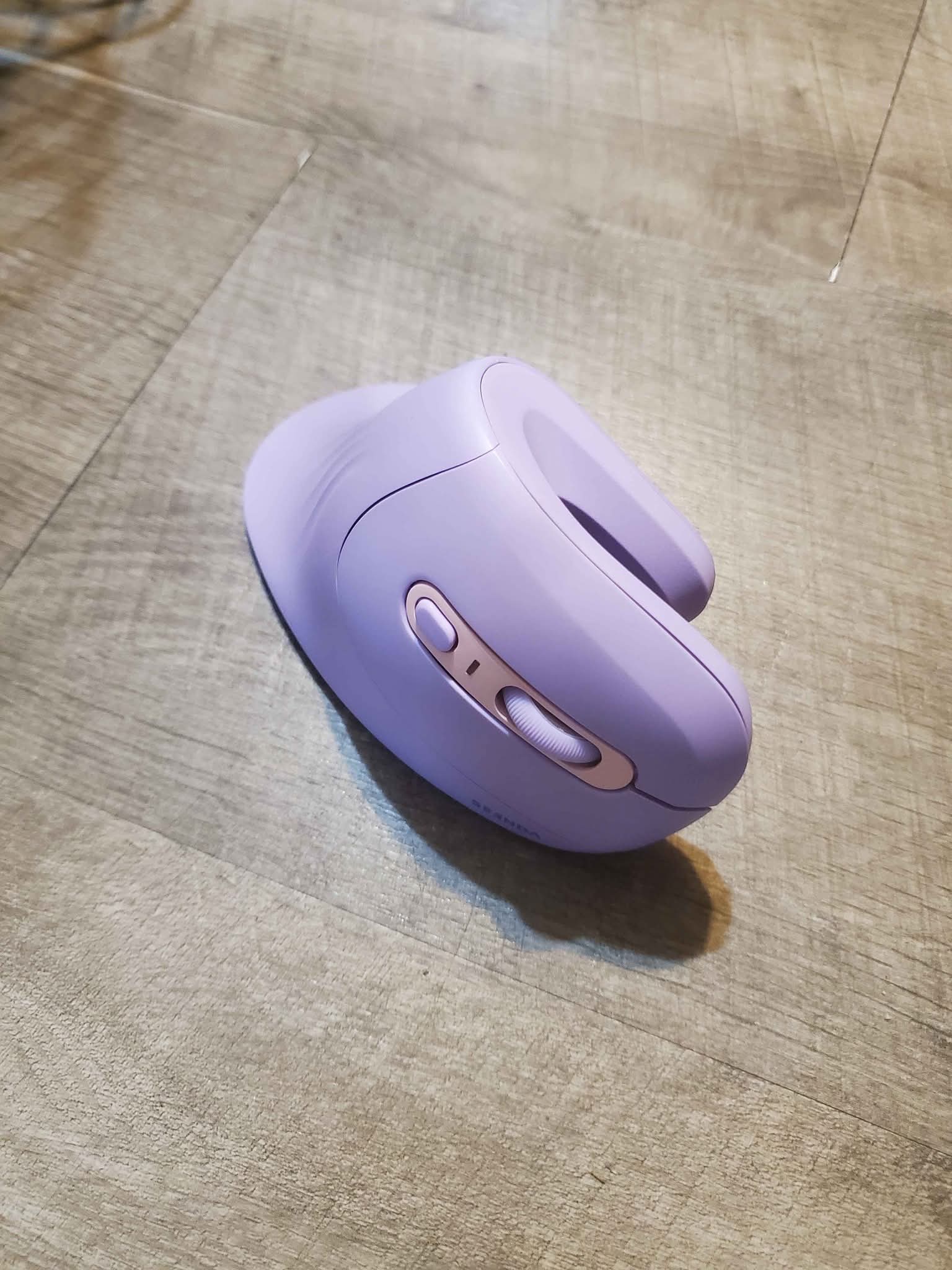Weird, ergonomic, taco-shaped wireless mouse with jiggler - Keyboards ...
