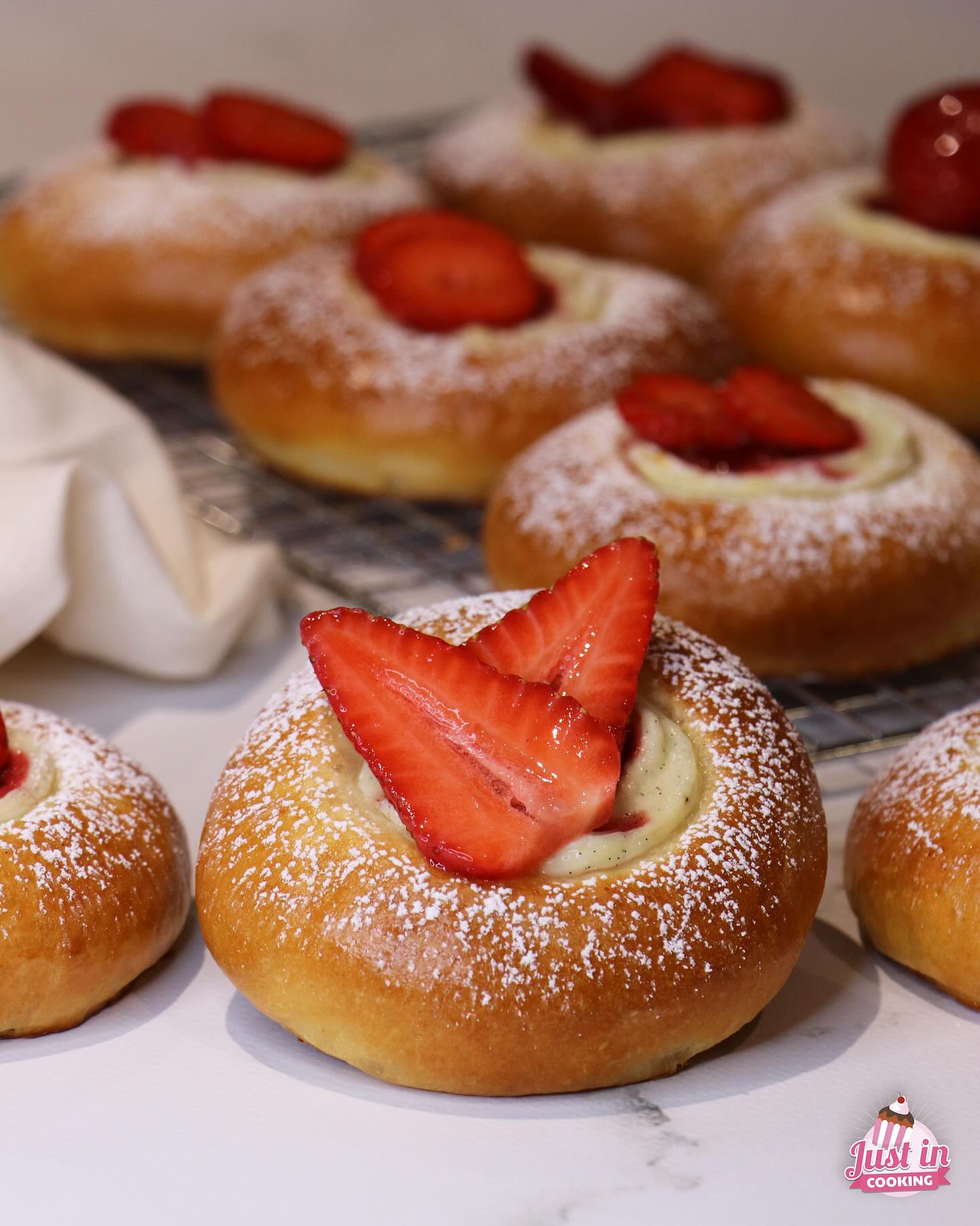 justincooking-retrouvez-ma-recette-des-brioches-aux-facebook
