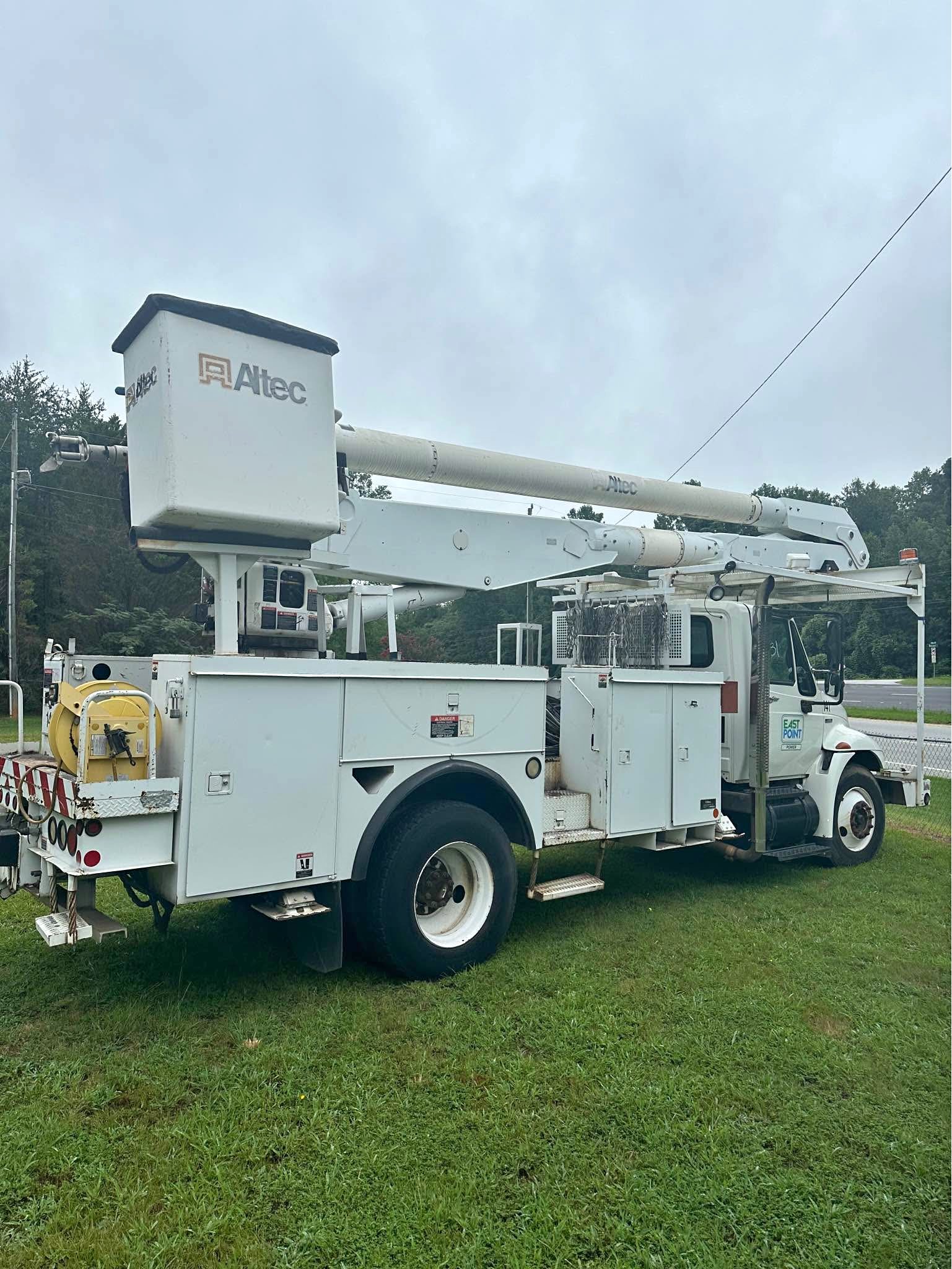 2008 Int 4300 73,000 miles 3872 pto hrs 55’ bucket truck. DT466 ...