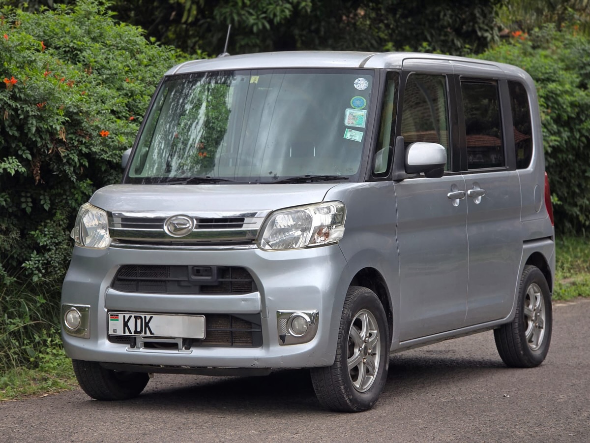 Daihatsu Tanto Year 2015 Silver ▪️650cc Petrol ▫Automatic