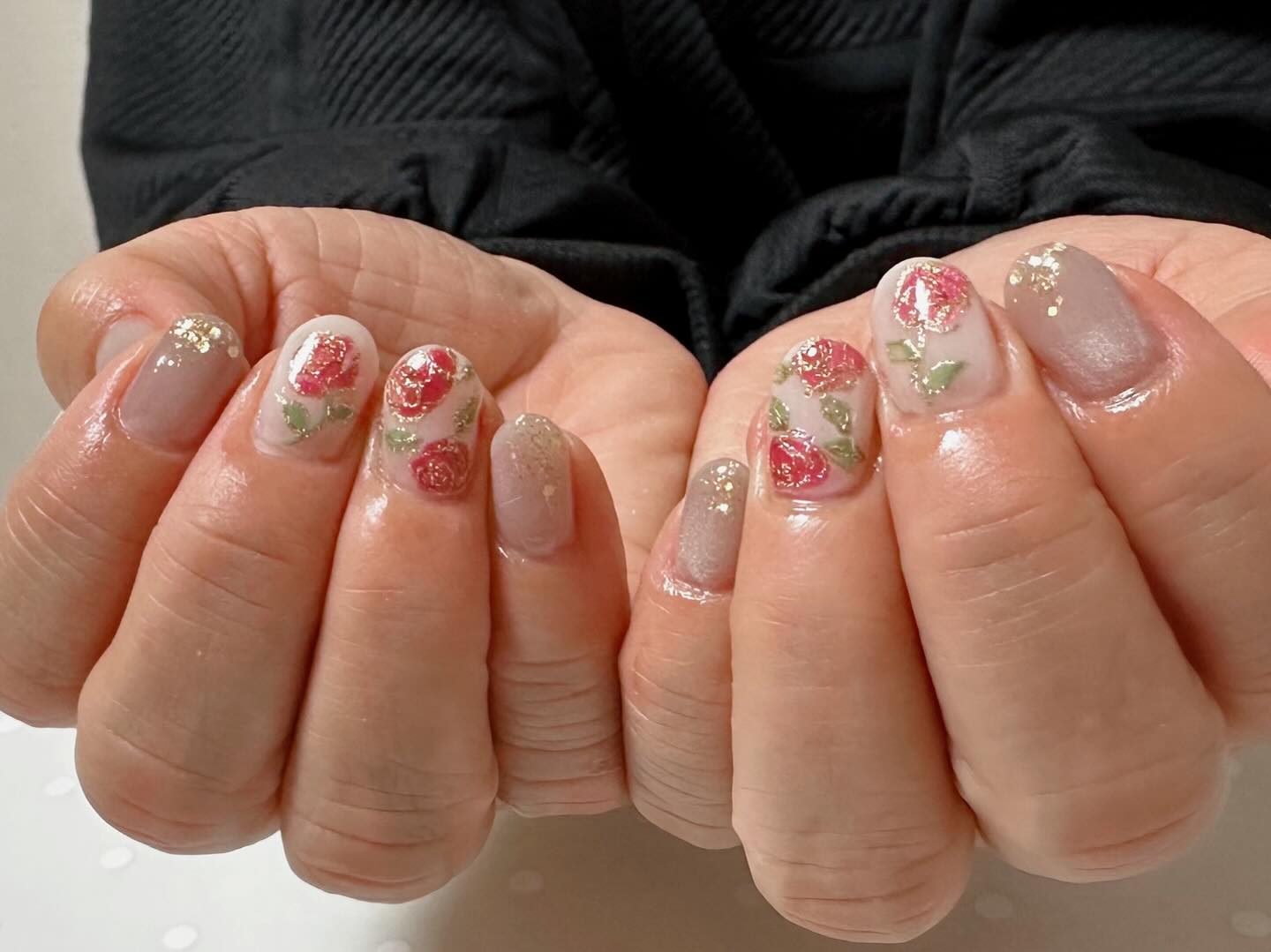 Nail - 5月のネイルって何だろねー と迷って薔薇 新船橋ネイルサロン 新船橋 塚田 船橋 ネイル ネイルサロン 上品ネイル シンプルネイル フィルイン パラジェル オフィスネイル マグネットネイル Nail華 Belulu フットケア 巻き爪 ヘッドスパ フェイシャル 5月