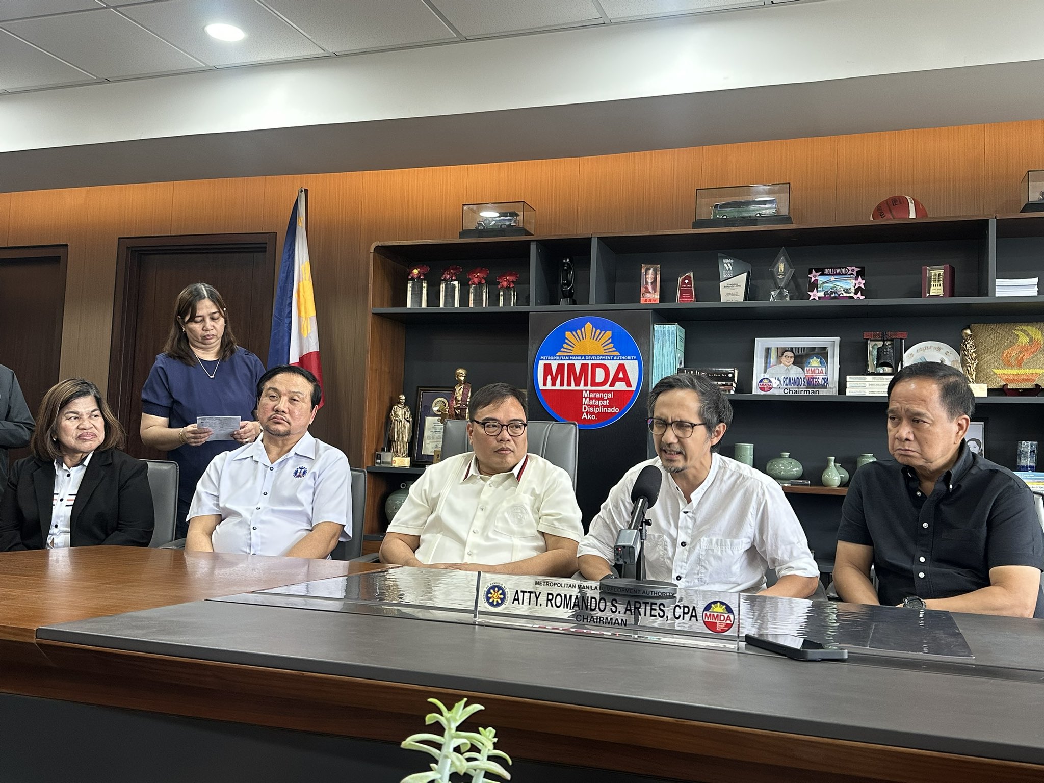 ABS-CBN News - DOTr, MMDA, DPWH officials hold a briefing... | Facebook