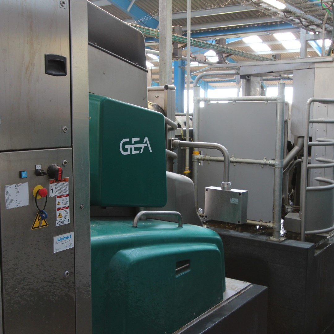 GEA Farming - ⭐ GEA DairyRobot R9500 ⭐ Takes less space... | Facebook