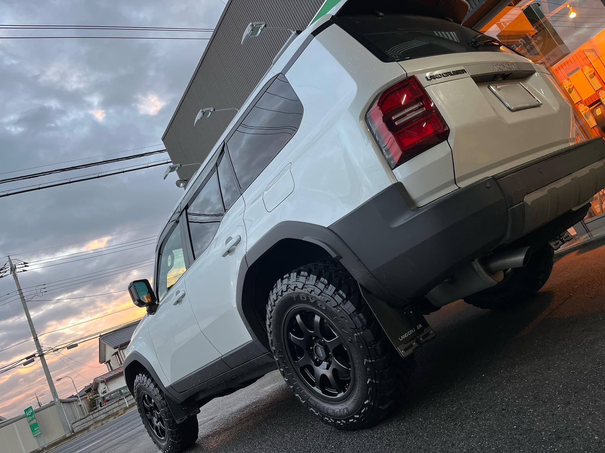 S様いつもありがとうございます? ランクル250へENKEI PDT1とTOYO 