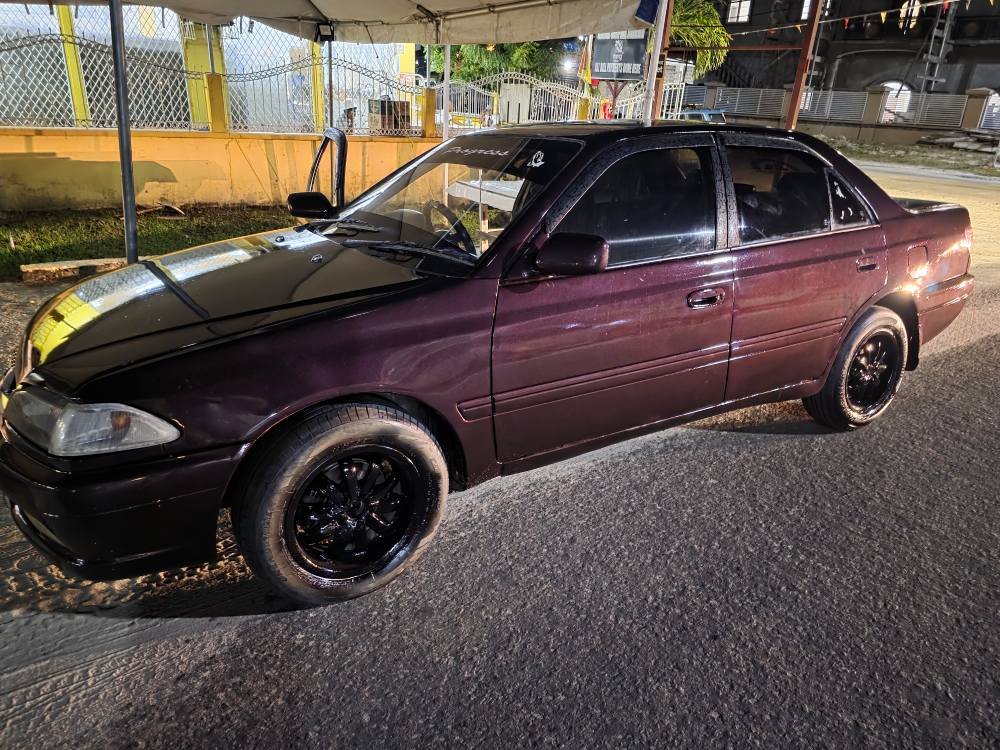 Toyota 212 excellent condition in private air condition music mag ruims ...