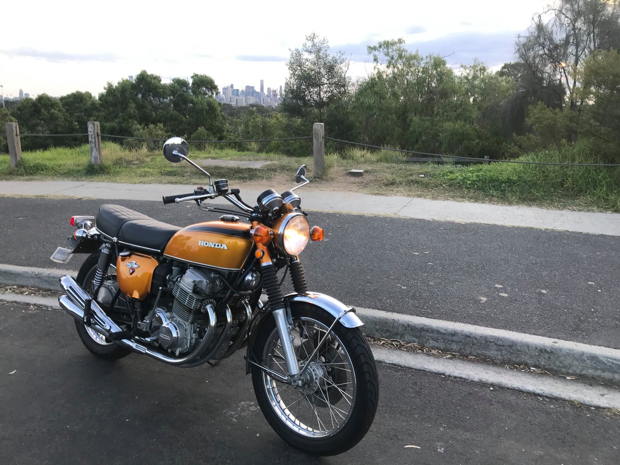 AllMoto - Good way to round off a day - Honda CB750-Four K1 