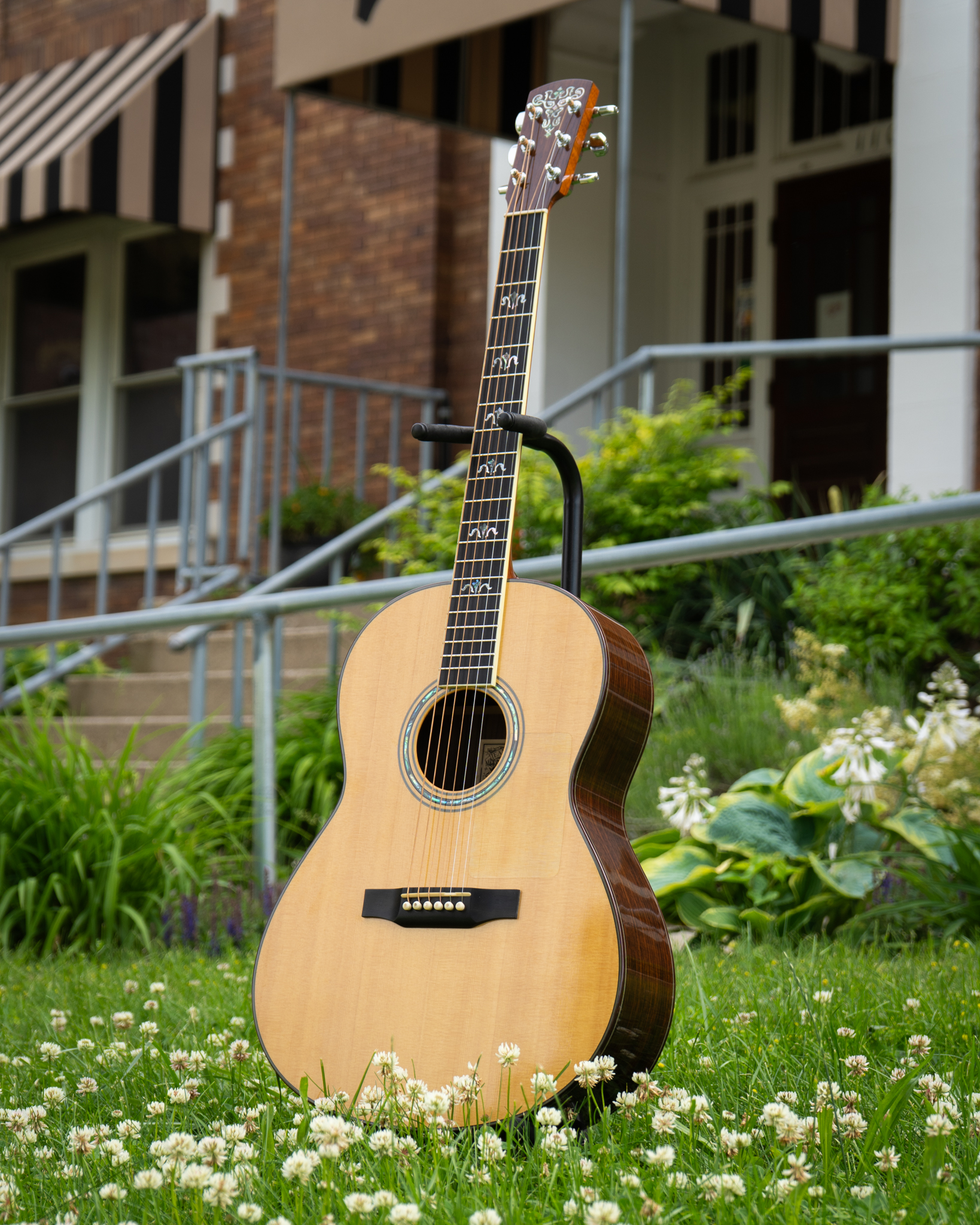 Larrivee L09 acoustic guitar details and history