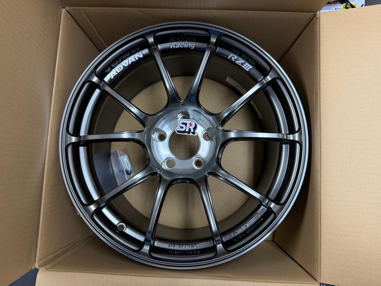 首批開箱照！最新 ADVAN RZ3 x SR-japan！... - SR-japan．日本代購．代標．代運 | Facebook
