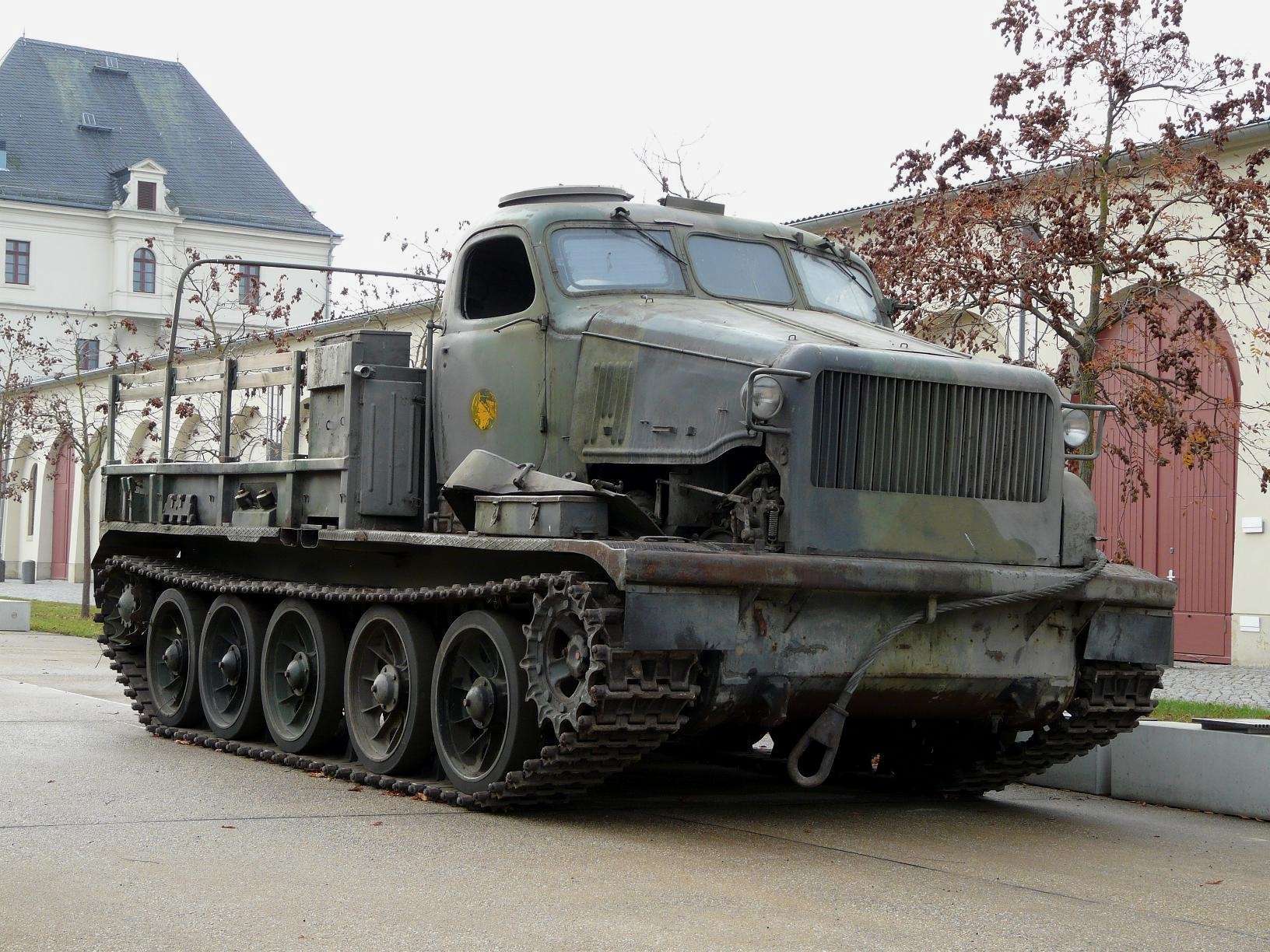 Russian - Soviet Russian AT-T Heavy Artillery Tractor.. 😮 415 HP Diesel ...