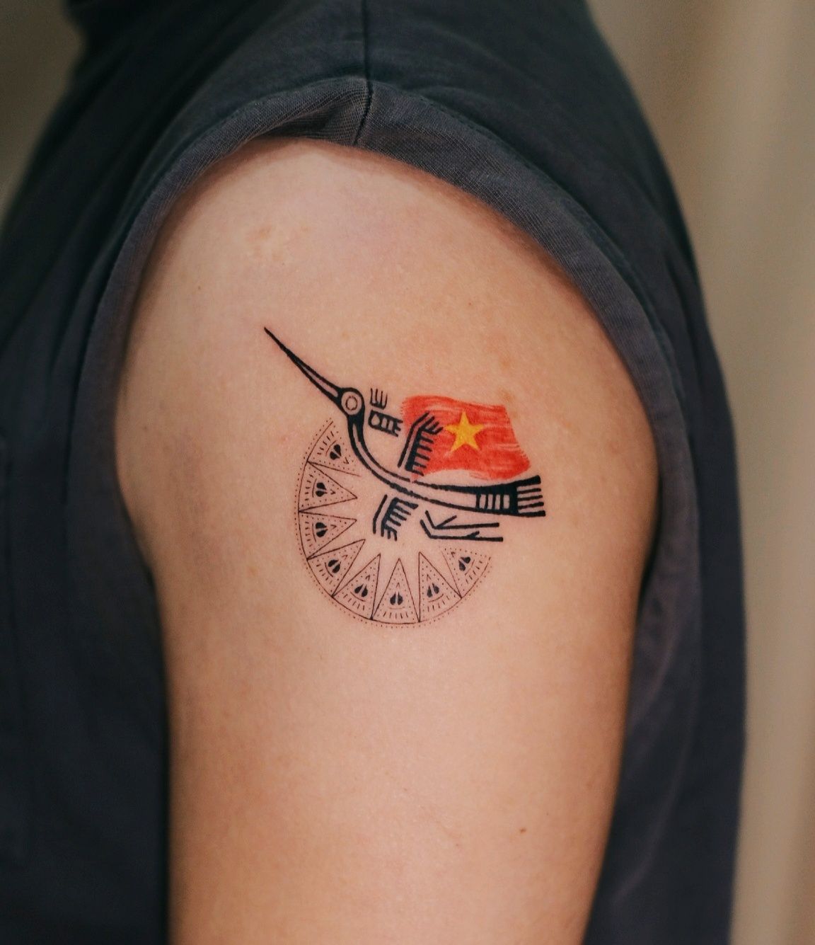HandXăm Tattoo - Hình tượng Chim Lạc kết hợp với cờ Việt... | Facebook