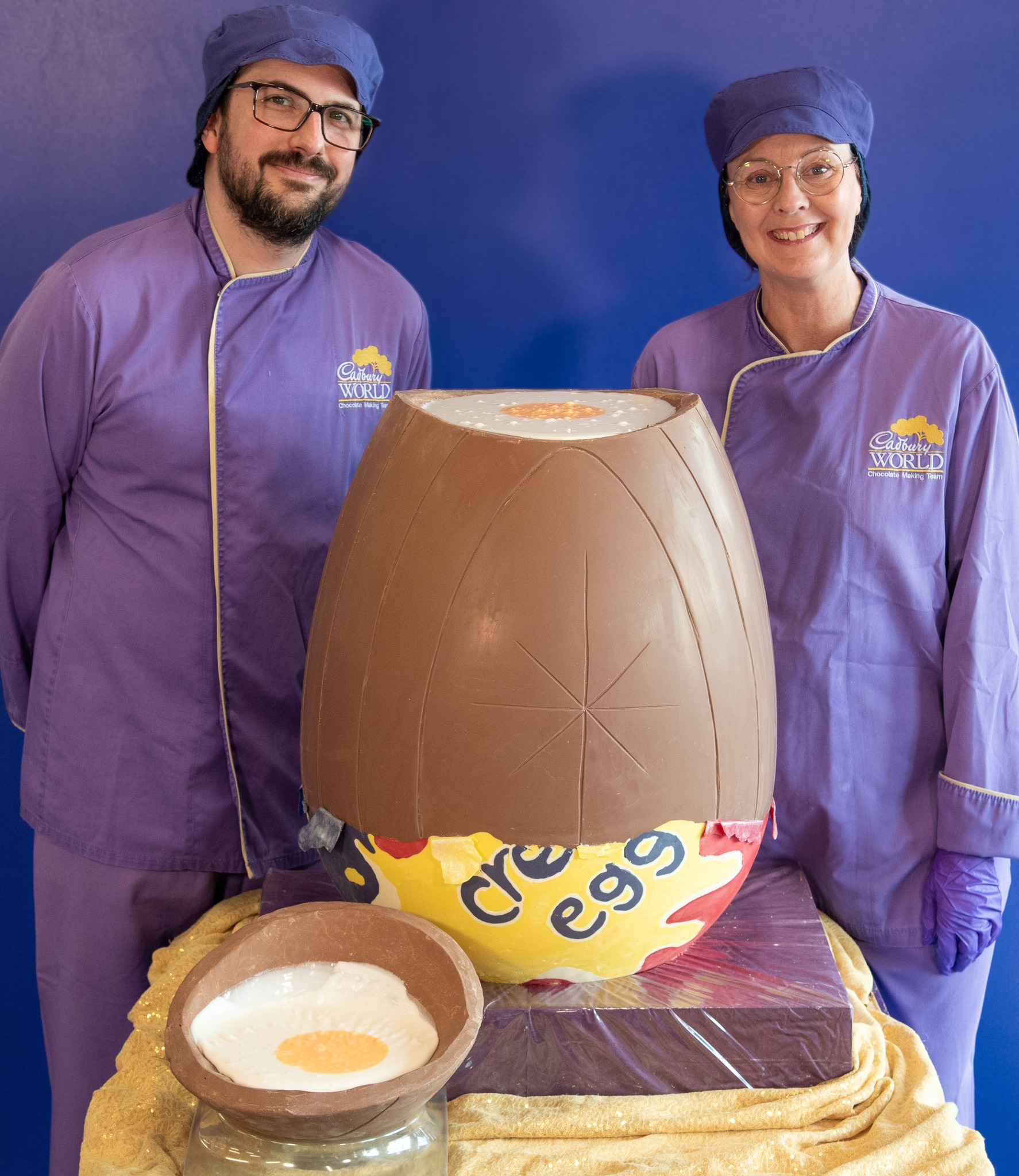 Cadbury World have created the WORLD'S LARGEST MINI EGG! 🐣 The