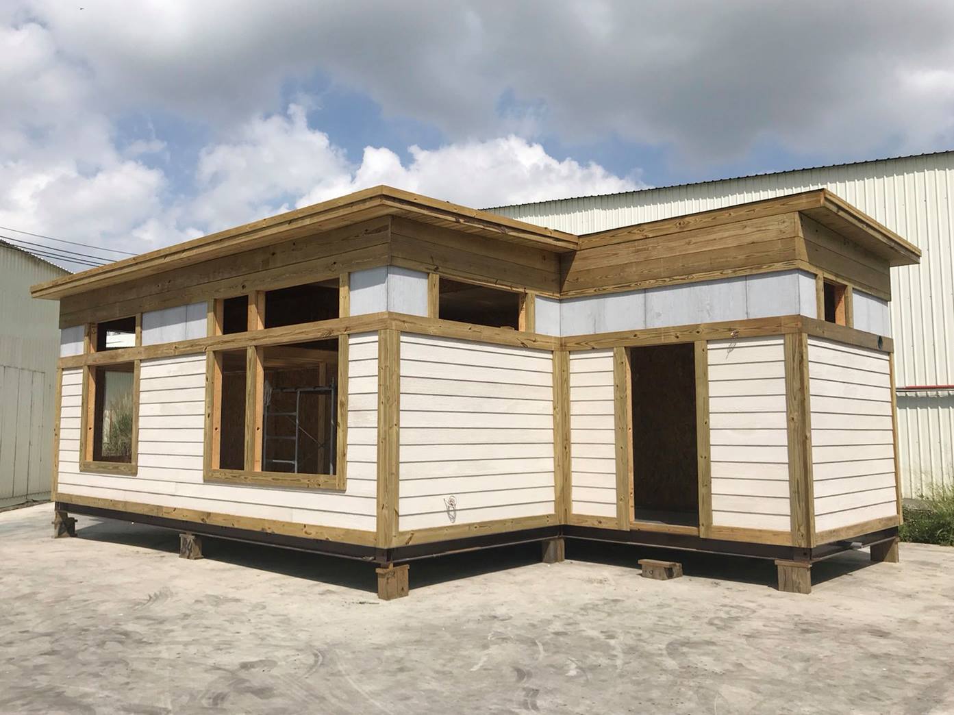 【藍天白雲下的，米白色移動方舟好誘人呀！... - 居林木構建築 Asperworld Log & Timber Homes | Facebook