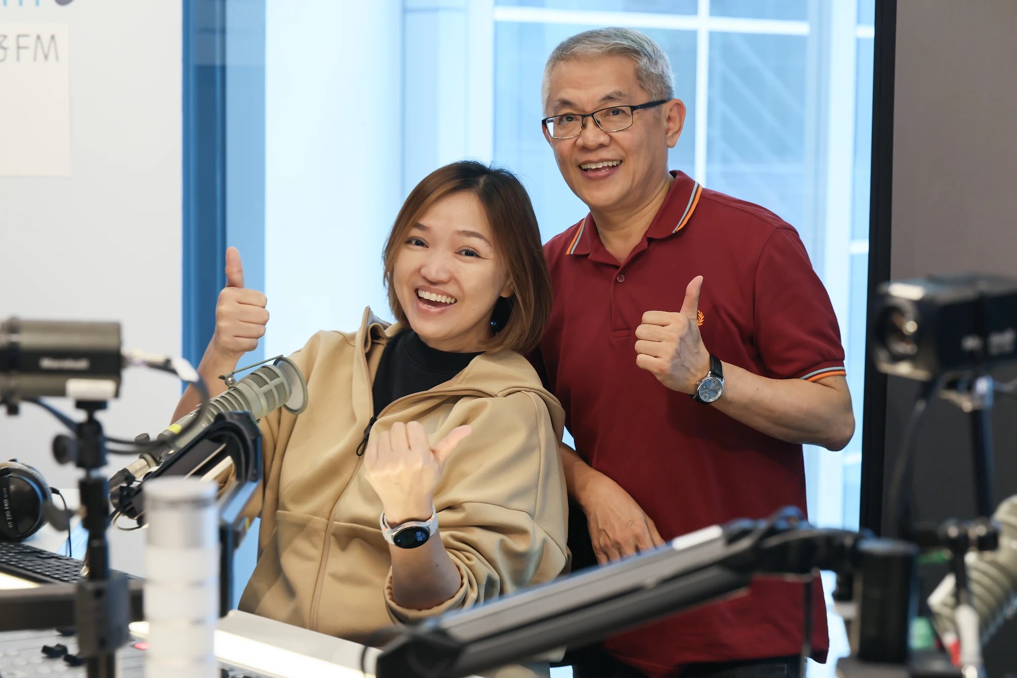 96.3好FM - 看到士嘉在早报的文章的那天早晨我和他见了面。 我认识他近30年。我知道他有多热爱广播和珍惜听众。听众也一定想听他的节目 ...