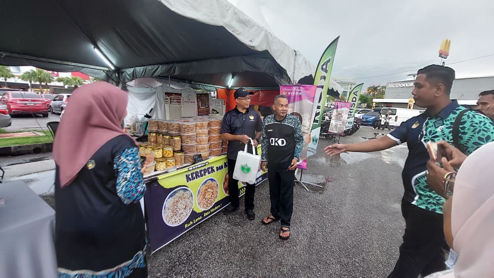 Bahagian Pembangunan... - Bahagian Pembangunan Usahawan RISDA
