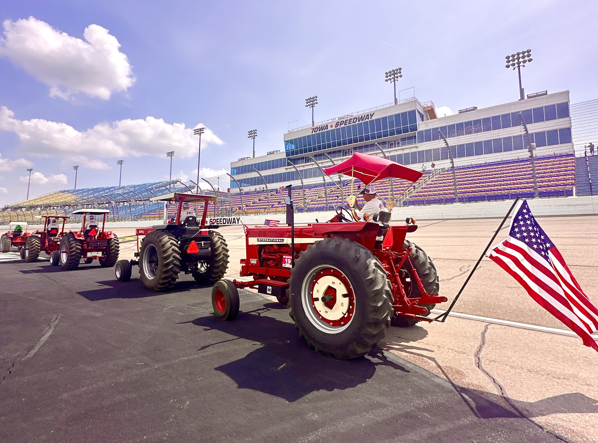 WHO Great Iowa Tractor Ride | Des Moines IA