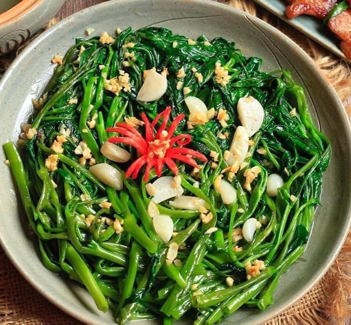 Nhật - Bí quyết XÀO RAU MUỐNG ngon, giòn, xanh 1/ Chần rau muống trước ...