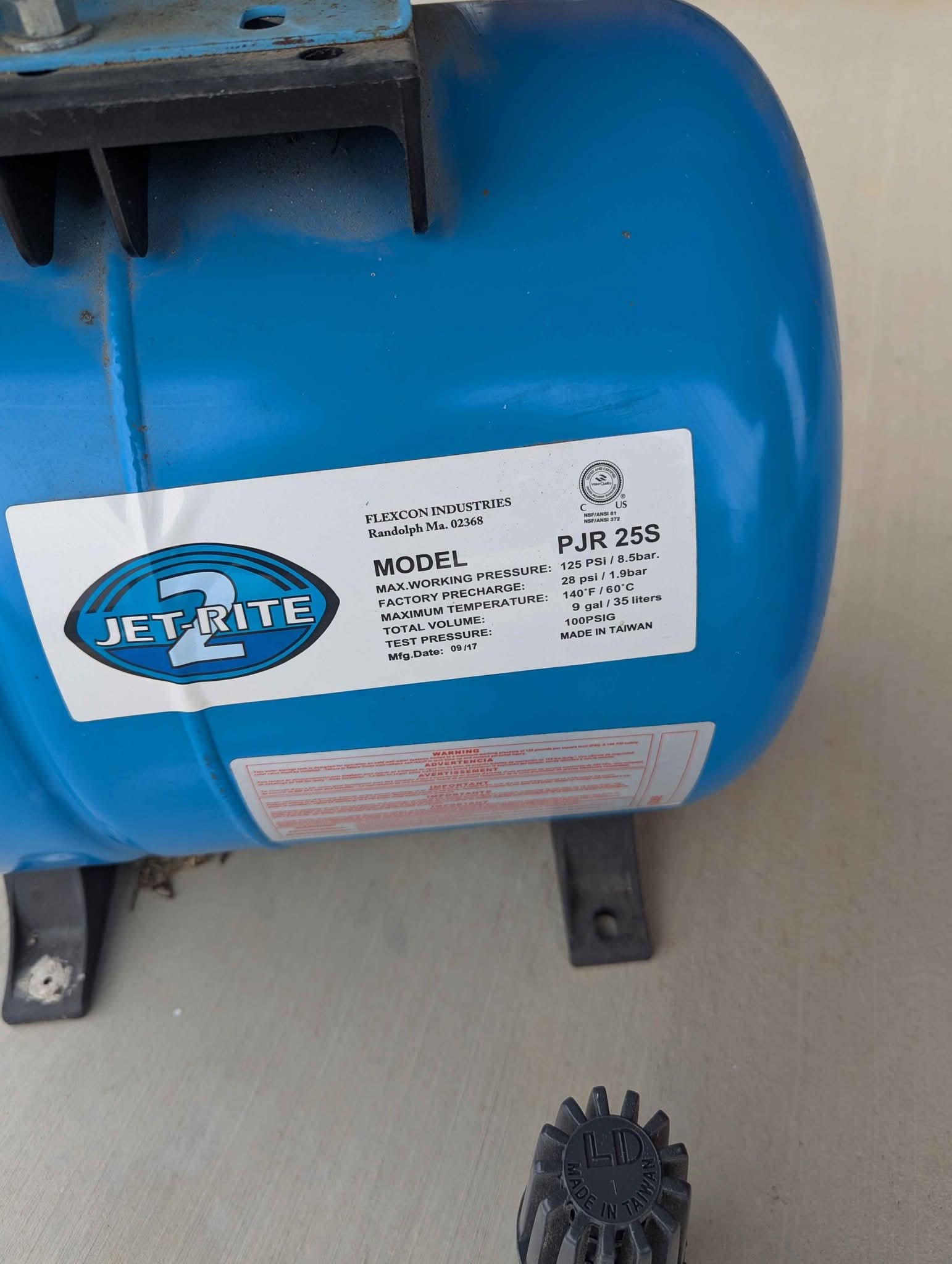 Little Giant 1/2HP Well Pump and Jet Rite 2 - 9 Gallon Volume Tank ...
