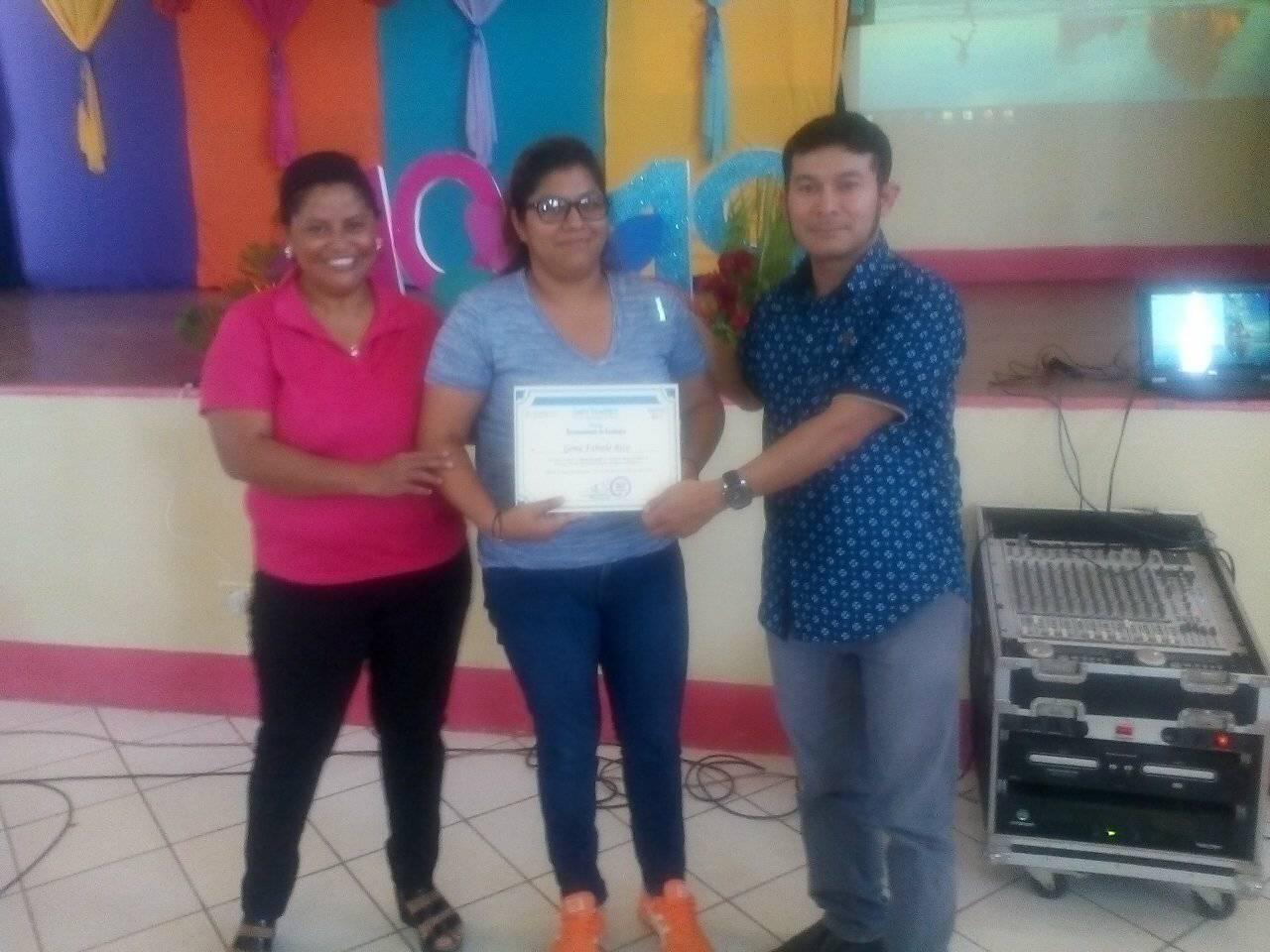 En conmemoración del día del estudiante se realizó entrega de ...