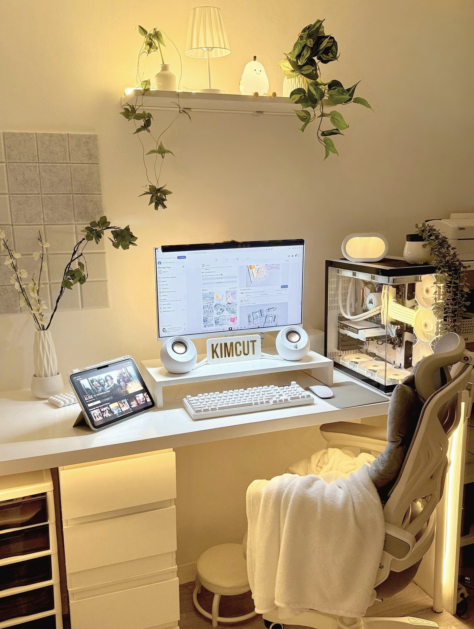 Kimcut - 🌙 #fblifestyle #desksetup #CozyCorner #aesthetic # ...