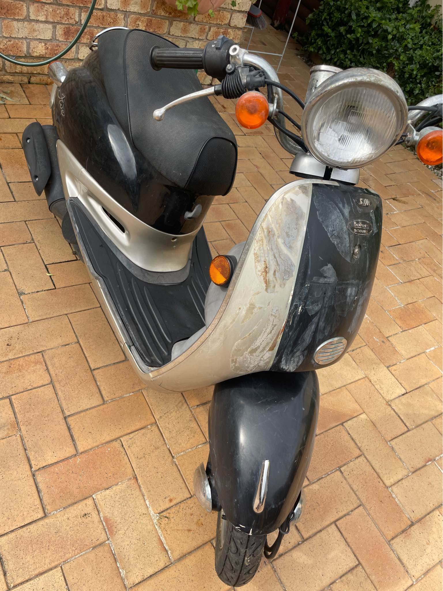 SYM Bolwell Scoota Jive , Variant None Colour Black ,Shape Motor Cycle ...