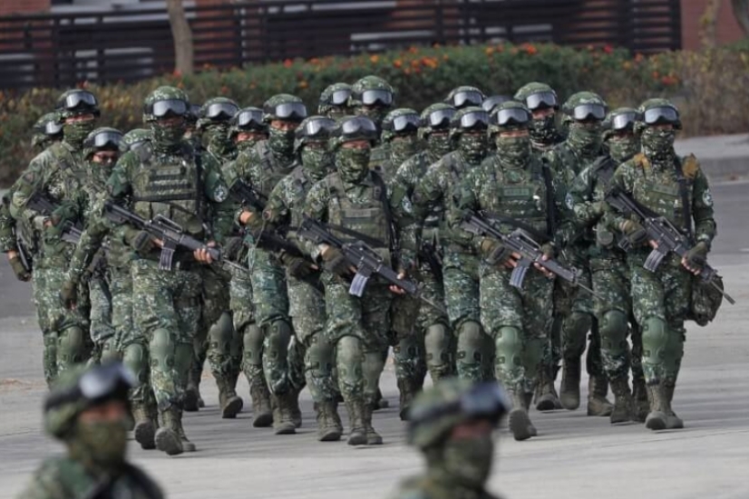 通傳媒 - 【台陸軍司令部“中正堂”更名為“忠誠堂”】 台灣陸軍司令部位於大漢營區的主建築大禮“中正堂”，據報更名為“忠誠堂”。對此，台灣陸軍 ...
