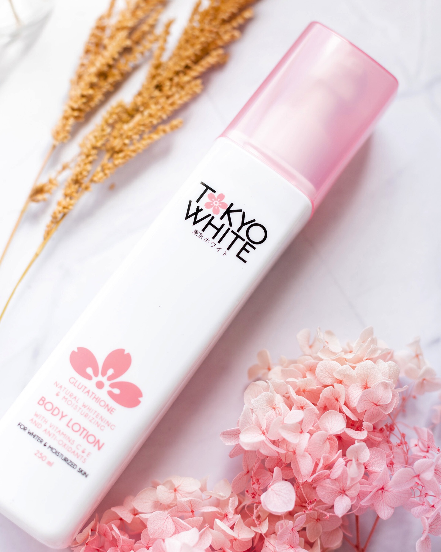 Glow from head to toe with the Tokyo White Lotion! 🌟 Our besties can't stop talking about the 𝘀𝘄𝗲𝗲𝘁 𝘀𝗰𝗲𝗻𝘁, 𝗯𝗿𝗶𝗴𝗵𝘁𝗲𝗿 𝘀𝗸𝗶𝗻, 𝗮𝗻𝗱 𝘁𝗵𝗲 𝘀𝗺𝗼𝗼𝘁𝗵, 𝗻𝗼𝗻-𝗴𝗿𝗲𝗮𝘀𝘆 𝗳𝗶𝗻𝗶𝘀𝗵 they experience! 🥰 It's everything