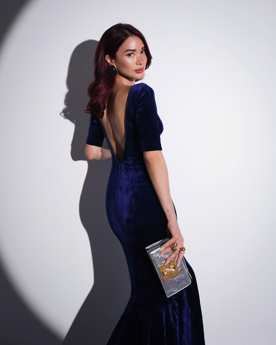 heart evangelista blue dress BLUE-TIFUL IN VELVET 💙 Global fashion icon served regal elegance in a velvet gown at the ABS-CBN Ball 2025 on Friday night. Courtesy: Andrei Suleik via Heart Evangelista/Insta eileen-west Betsey Johnson Color:White/White