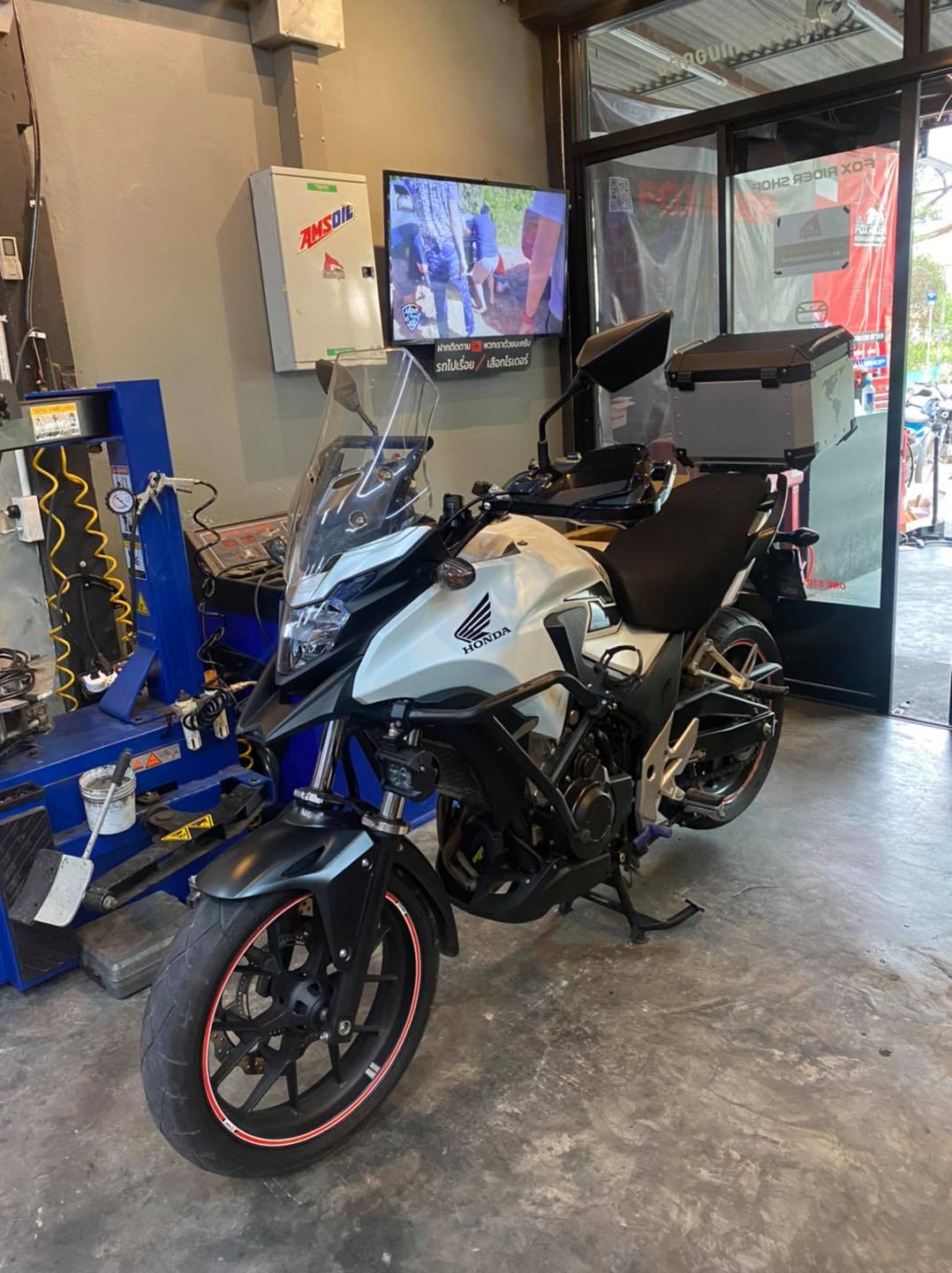 Fox Rider Shop - 🦊 CB500X ติดตั้งชุดไฟสปอตไลท์ Unicon 30w...