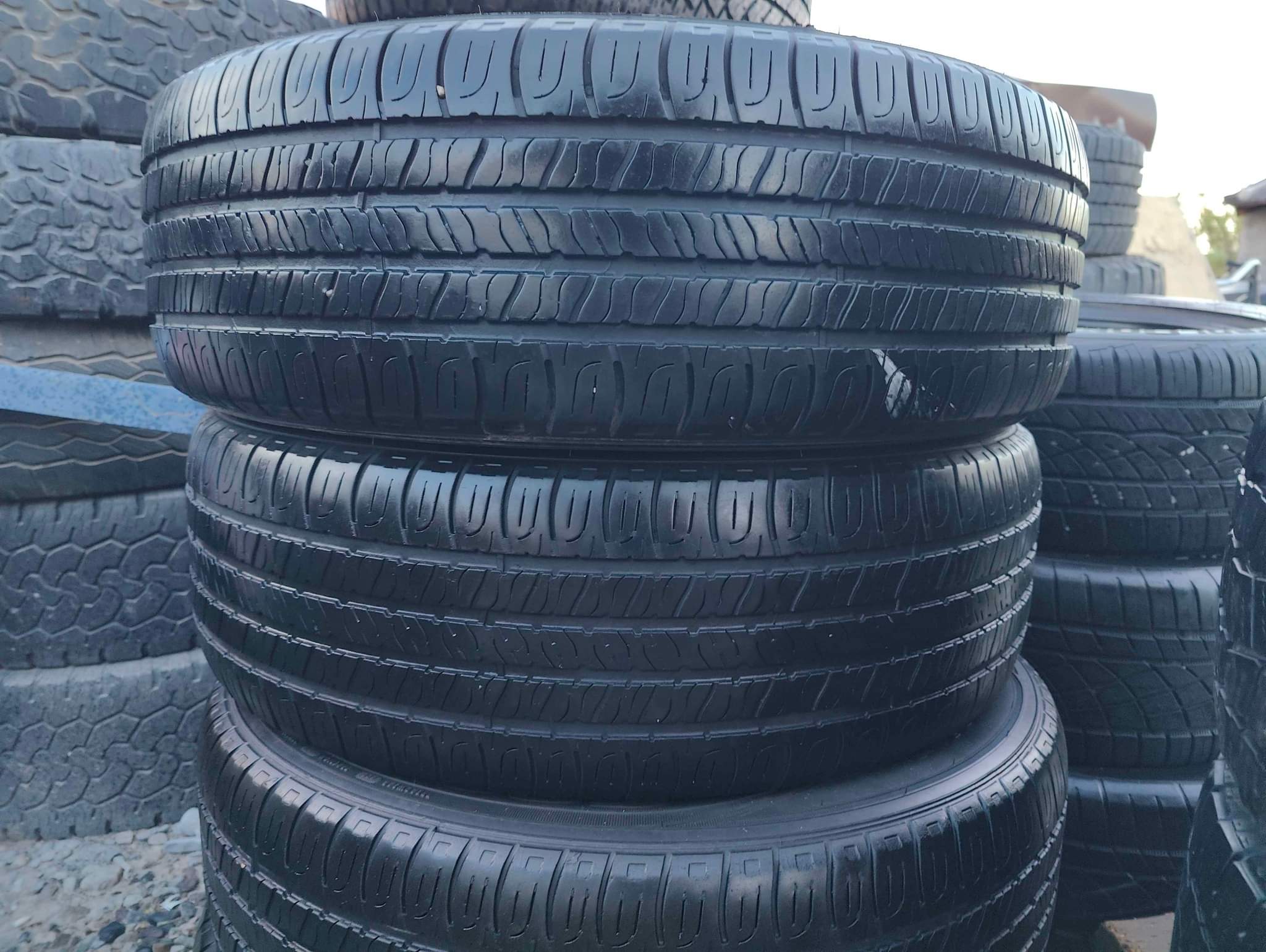 (4) Goodyear Assurance 225/65r17 tire set Car Wheels, Tires & Parts