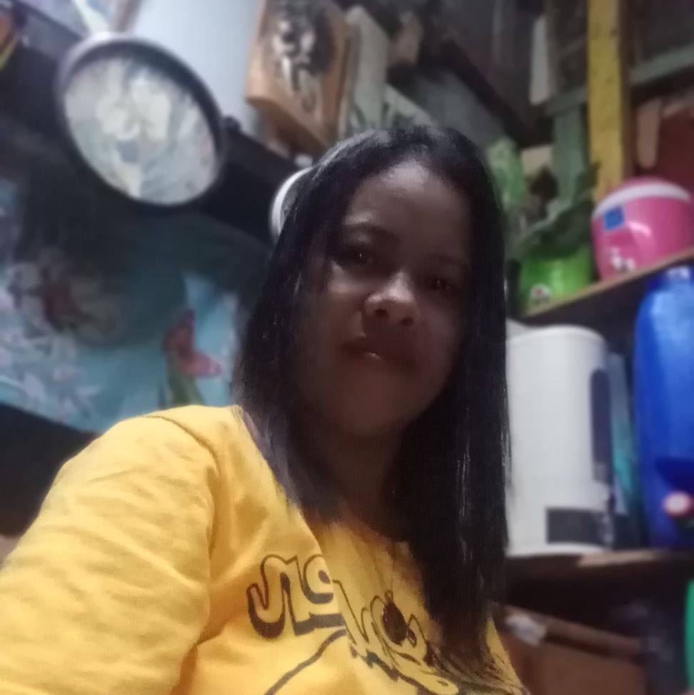 Gina Roxas Lapuz