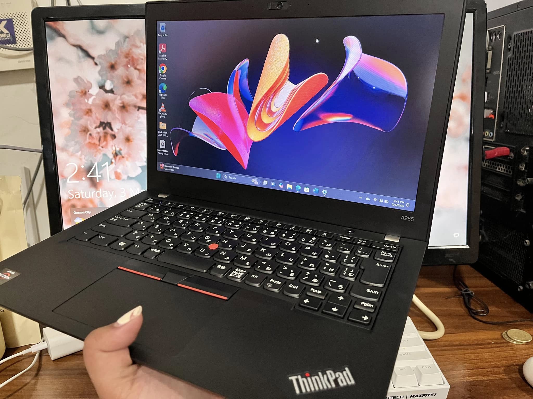 ? Lenovo ThinkPad A285 ? AMD Ryzen 5 PRO w/ Radeon Vega Graphics 
