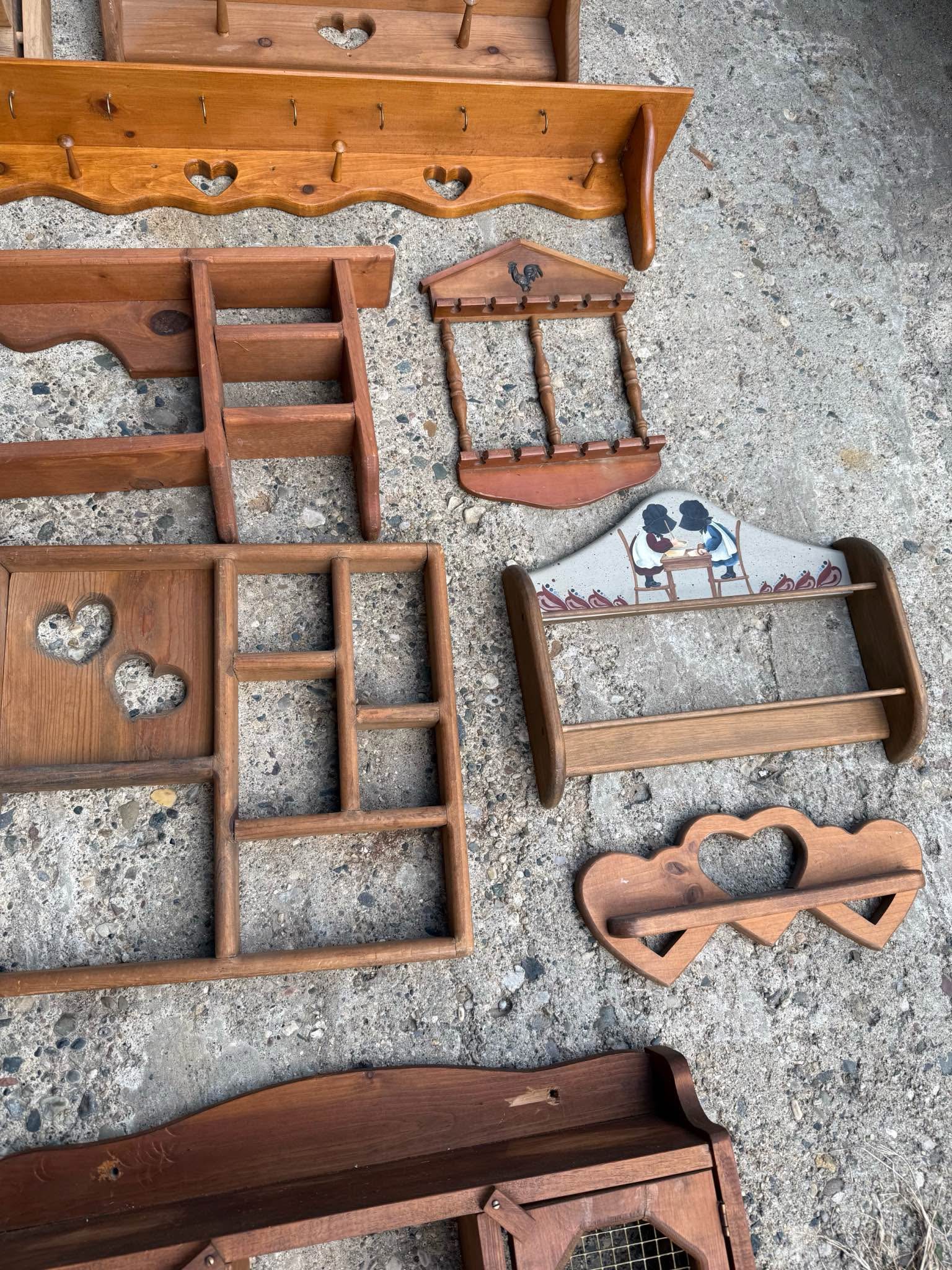 Vintage Wooden Wall Shelves & Decor - Country Farmhouse•Primitive Style