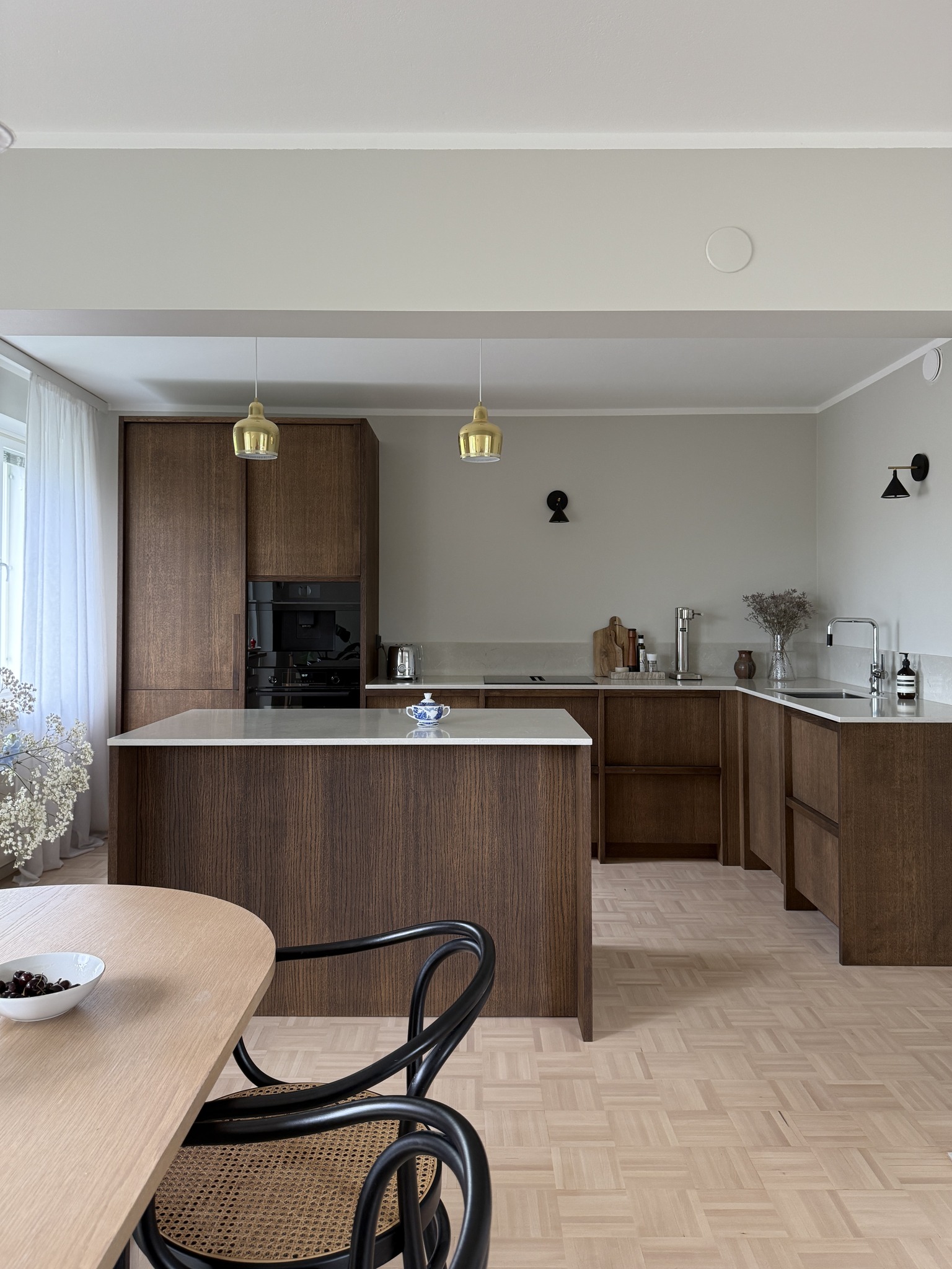 On Lauttasaari — the island of the happy — our client created a kitchen  where material harmony meets architectural clarity. ❤ LONNA in Tobacco Oak  and Bianco Drift worktop complement each other