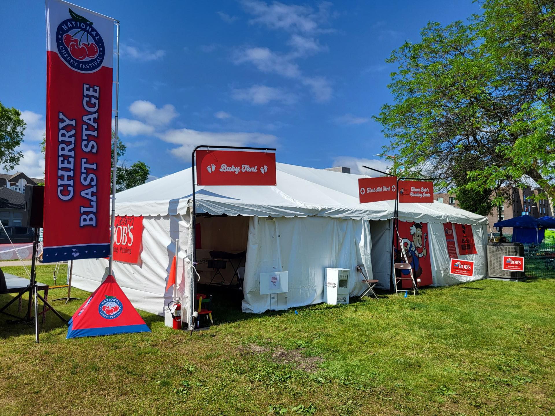 irish tent Inflatable Pub Blow Up Pub Inflatable Pubs Inflatable Bar Tent Color:Mango Caravanstore Mumienschlafsack / Schlafsack | logos and word